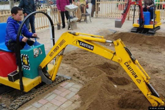 點(diǎn)擊查看詳細(xì)信息<br>標(biāo)題：WCS-360型兒童挖掘機(jī) 閱讀次數(shù)：2165